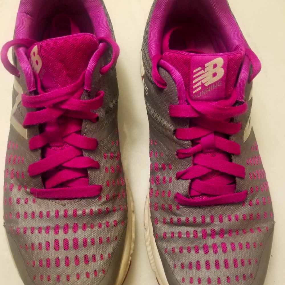 New Balance Women's Size 10 Athletic Shoes W775GP1 Silver and Pink.